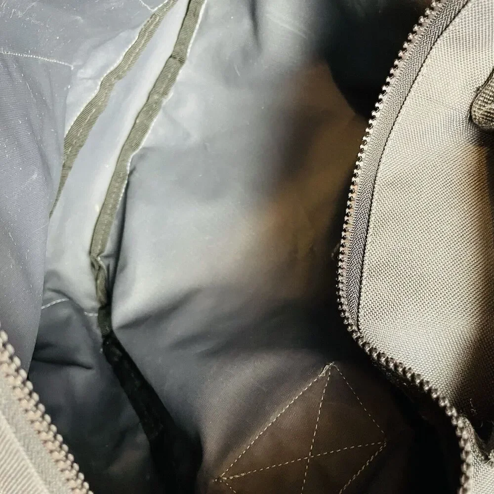Yak Pak Brooklyn‎ New York Crossbody Messenger Bag Dark Gray Laptop Computer